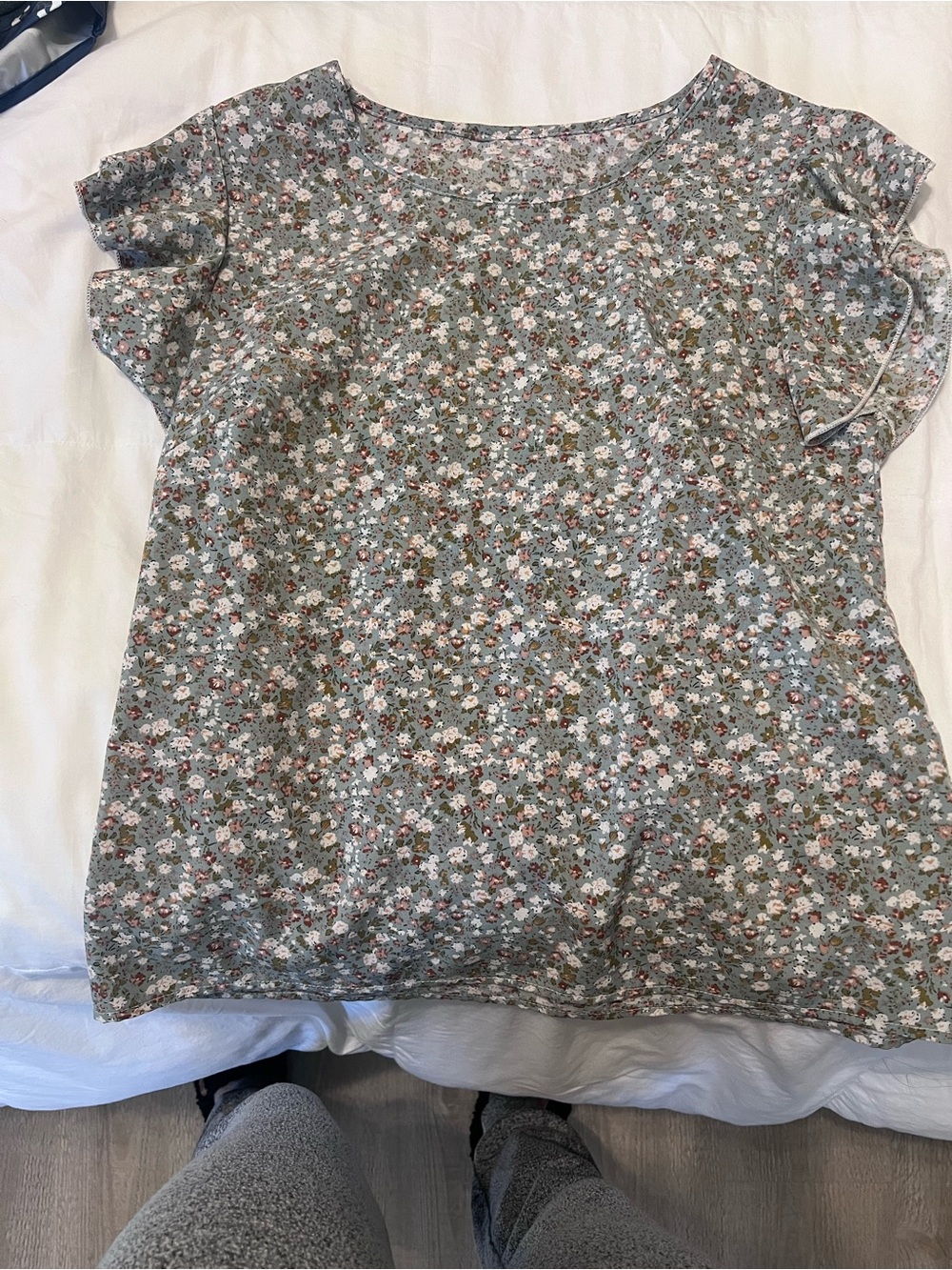 SHEIN Sage Green Floral Short Sleeve Blouse